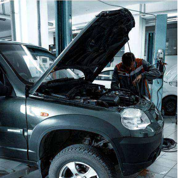 Tyre rotation service bay